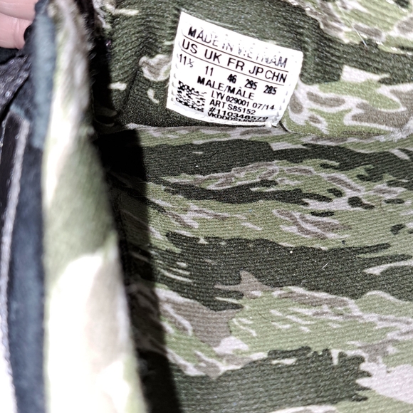 Men's Adidas Busentiz Vulc skateboarding shoes  in rare black suade and camo. - Picture 5 of 6